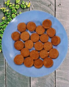 Fotografia de um prato com análogos de carne. Fotografia de um prato com análogos de carne.