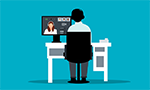 Ilustração vetorial. Pessoa de costas sentada em uma cadeira de escritório e diante de uma mesa com um computador. Na tela, uma chamada de vídeo com outras quatro pessoas. Fundo azul claro.